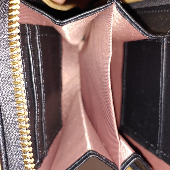 Butterfly Crossbody Phone Case - Picture 8 of 9